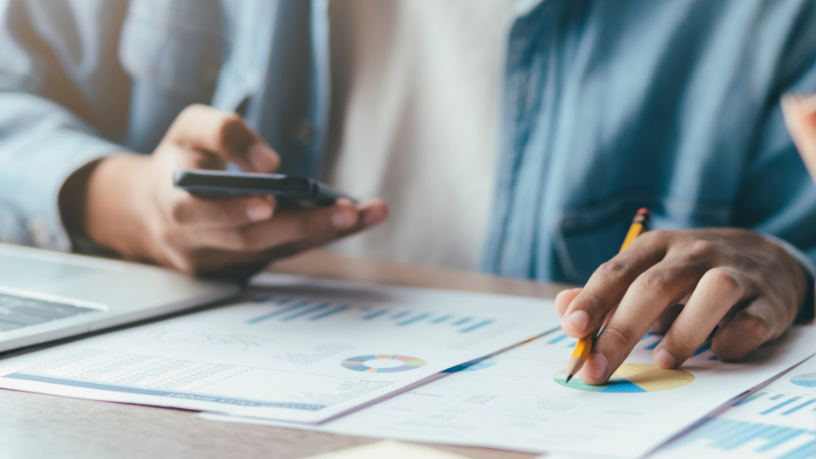 Rodrigo Balassiano destaca como os fundos de investimento impulsionam o desenvolvimento da logística e da infraestrutura no Brasil.