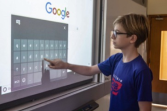 A Brink Mobil defende que a tecnologia deve ser aliada no processo de ensino, sem substituir o vínculo humano.