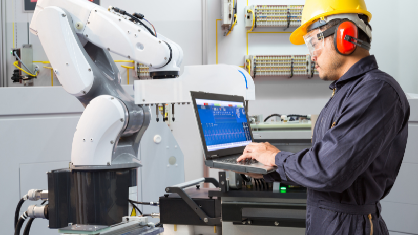 Automação mais elétrica é a dupla que está redefinindo indústrias brasileiras com precisão e produtividade, comenta Matheus Vinicius Voigt.