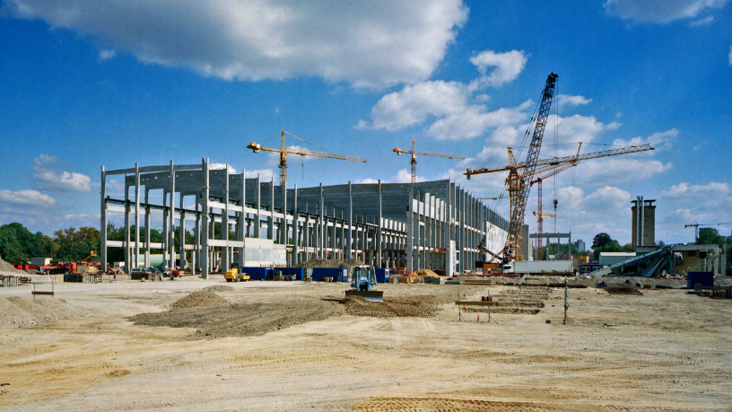 Valderci Malagosini Machado explora como o Brasil avança na construção industrializada e os materiais que lideram essa transformação.