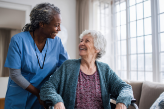 Sindnapi - Sindicato Nacional dos Aposentados, Pensionistas e Idosos reforça práticas simples que transformam ambientes em espaços mais seguros para a terceira idade.