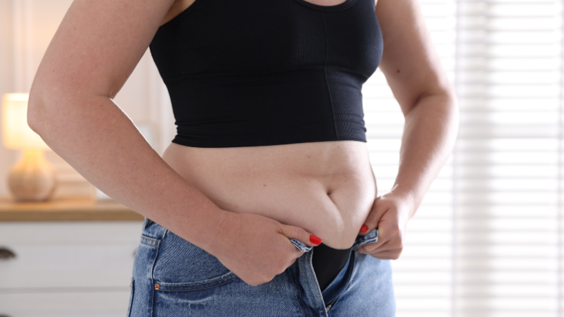 Dr. Haeckel Cabral explica por que a flacidez nem sempre melhora com lipoaspiração.