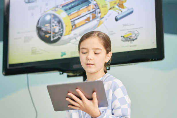 Sérgio Bento De Araújo analisa como as tecnologias educacionais transformam a educação básica.