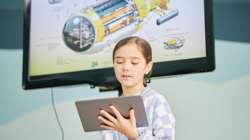 Sérgio Bento De Araújo analisa como as tecnologias educacionais transformam a educação básica.